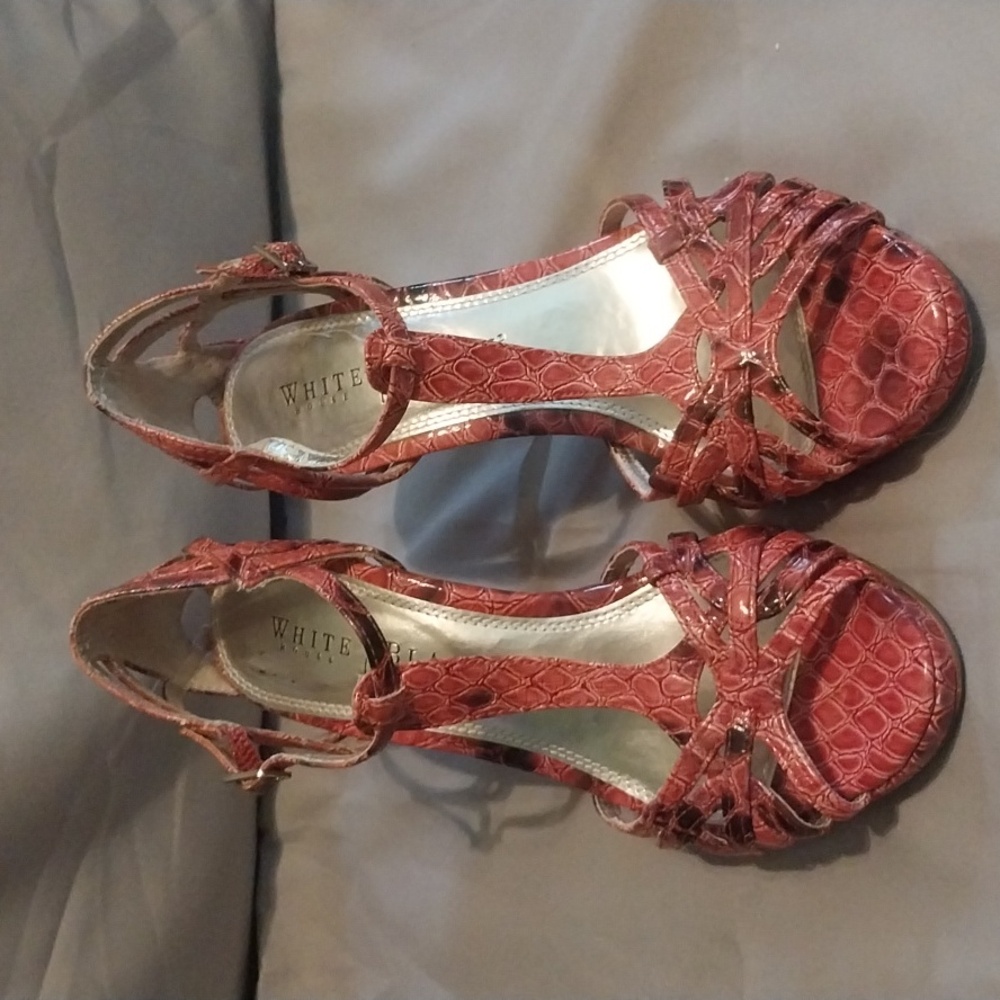 Black House White Market Pick Snake Skin heals Size 7
